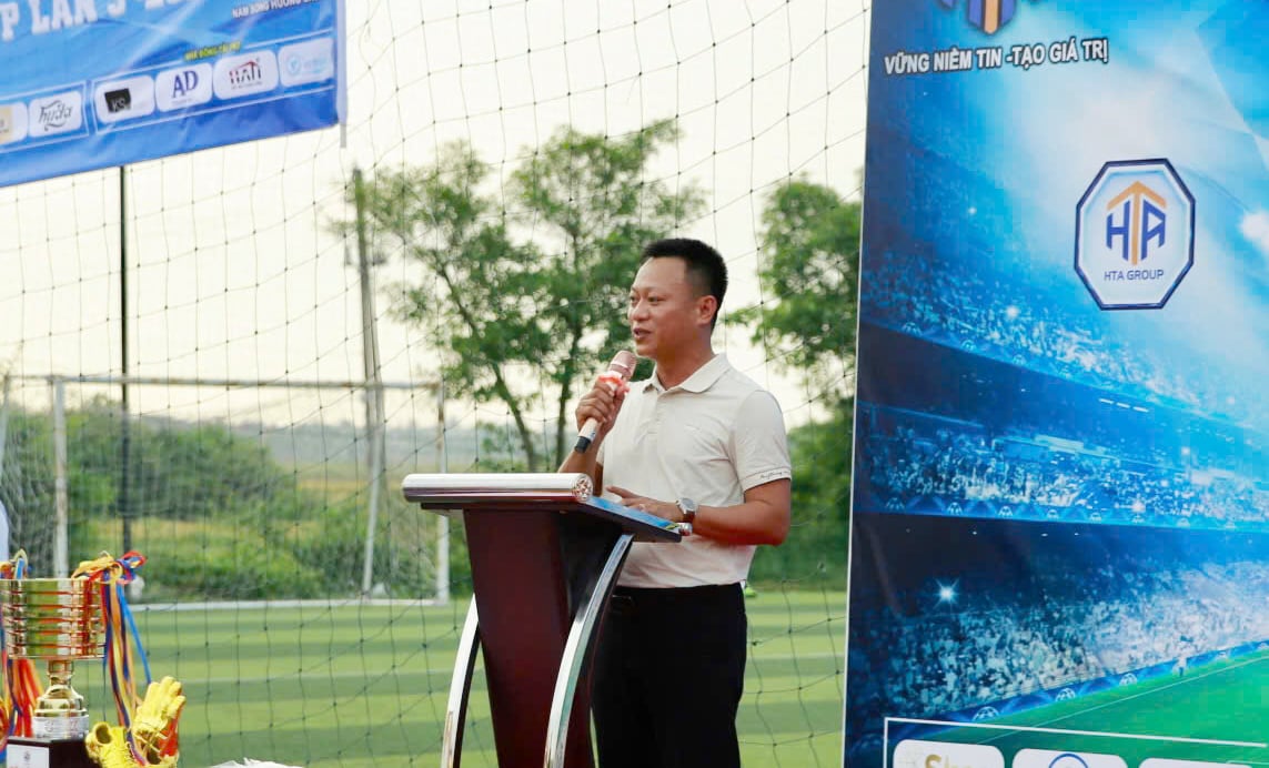 Ông Lâm Đại Thành - đại diện Ban tổ chức giải phát biểu. Ảnh: Văn Dinh.