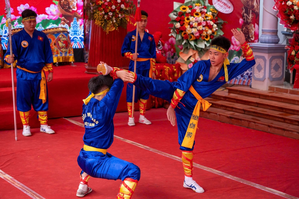 Bài đối luyện là bài tập quen thuộc của võ sinh Thiên Môn Đạo. Ảnh: Thúy An.
