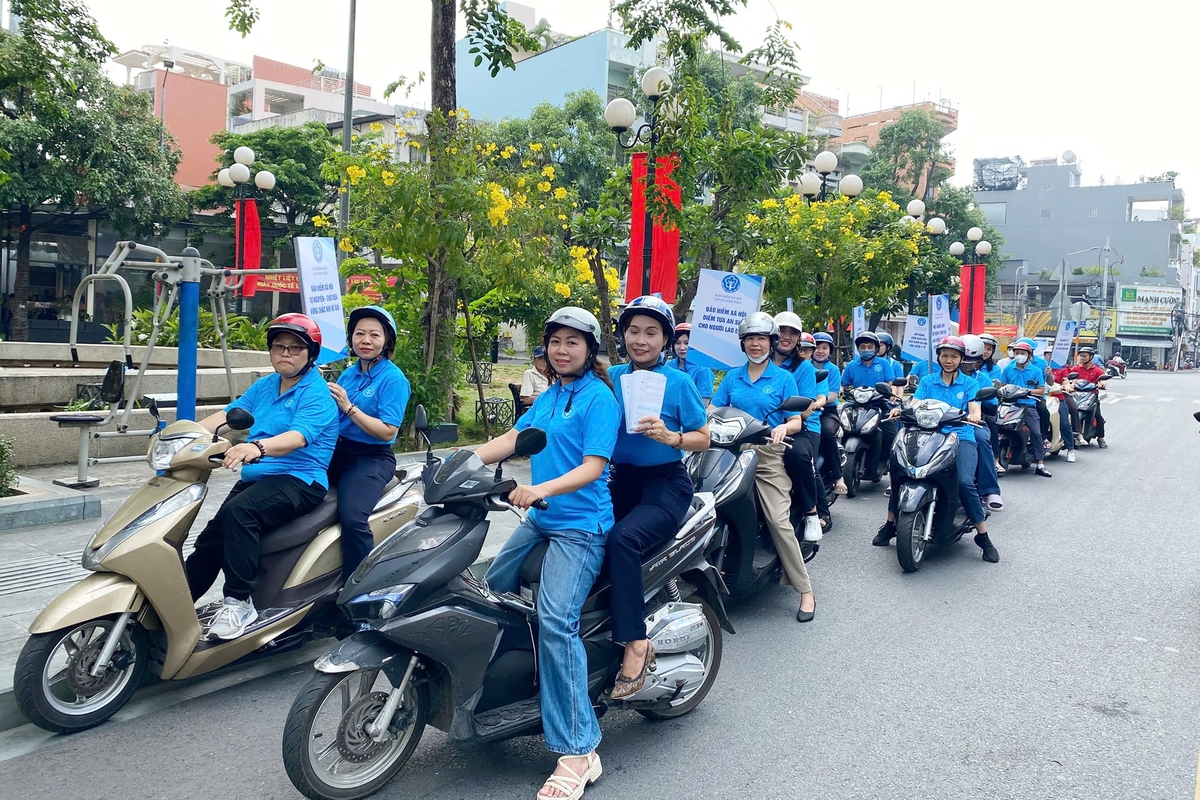 Mục tiêu của Lễ ra quân nhằm lan tỏa chính sách BHXH tự nguyện, BHYT hộ gia đình đến từng khu phố của mỗi phường, xã, đặc khu. Ảnh: BHXH TP.HCM.