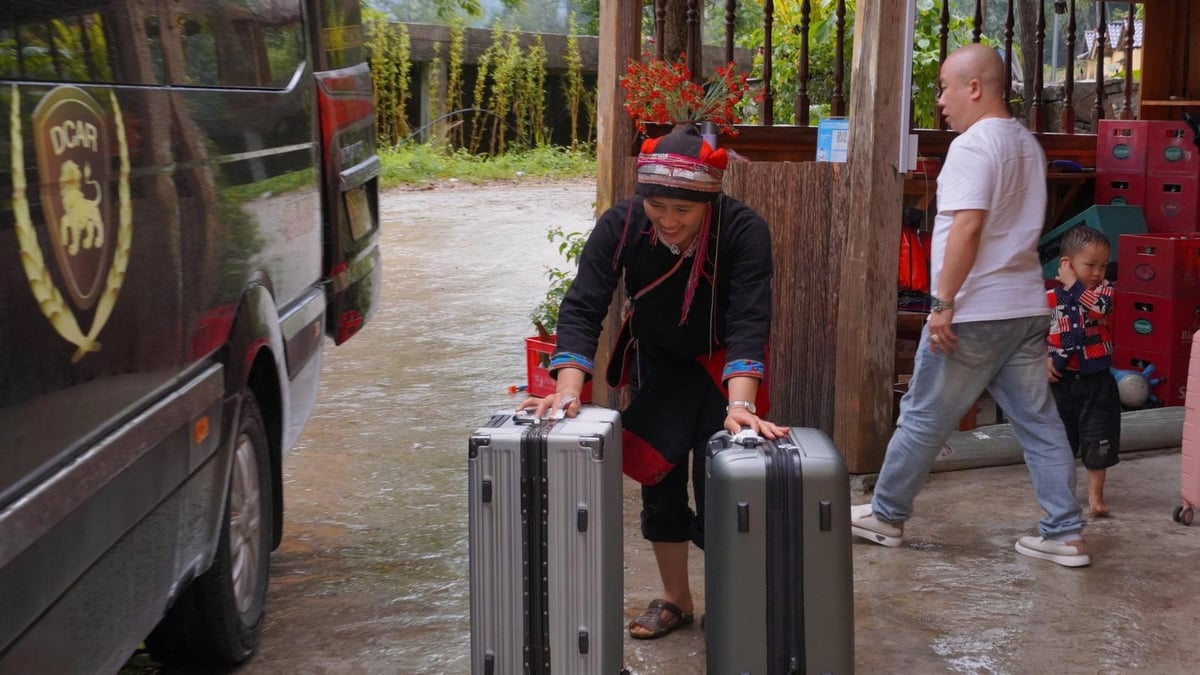 Niềm vui của chị Pảy chỉ đơn giản là 'ngày nào cũng được đón khách'. Ảnh: Minh Toàn