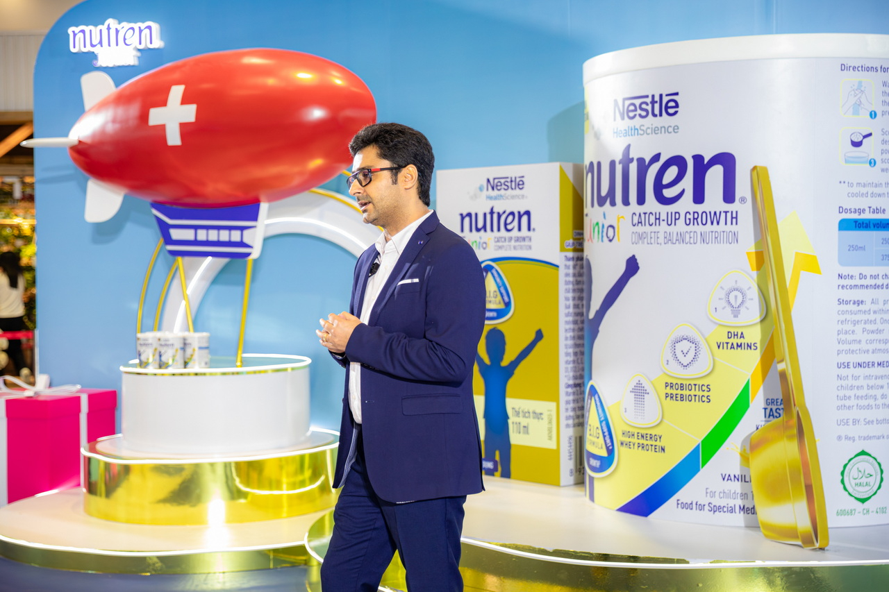 Ông Zubin Trikha, Trưởng ngành hàng Dinh Dưỡng Đặc biệt tại Nestlé Việt Nam nhấn mạnh cam kết của Nutren Junior. Ảnh: T.Giang.