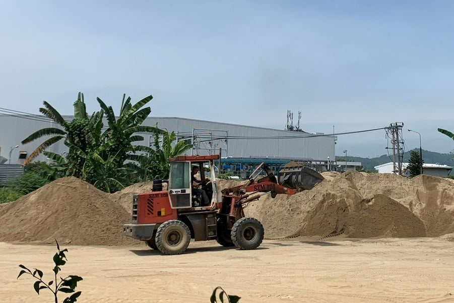 Trong 2 năm trở lại đây, giá cát tại khu vực Đà Nẵng thường xuyên tăng chóng mặt, có thời điểm đạt mức 600-700.000 đồng/m3. Ảnh: L.A.