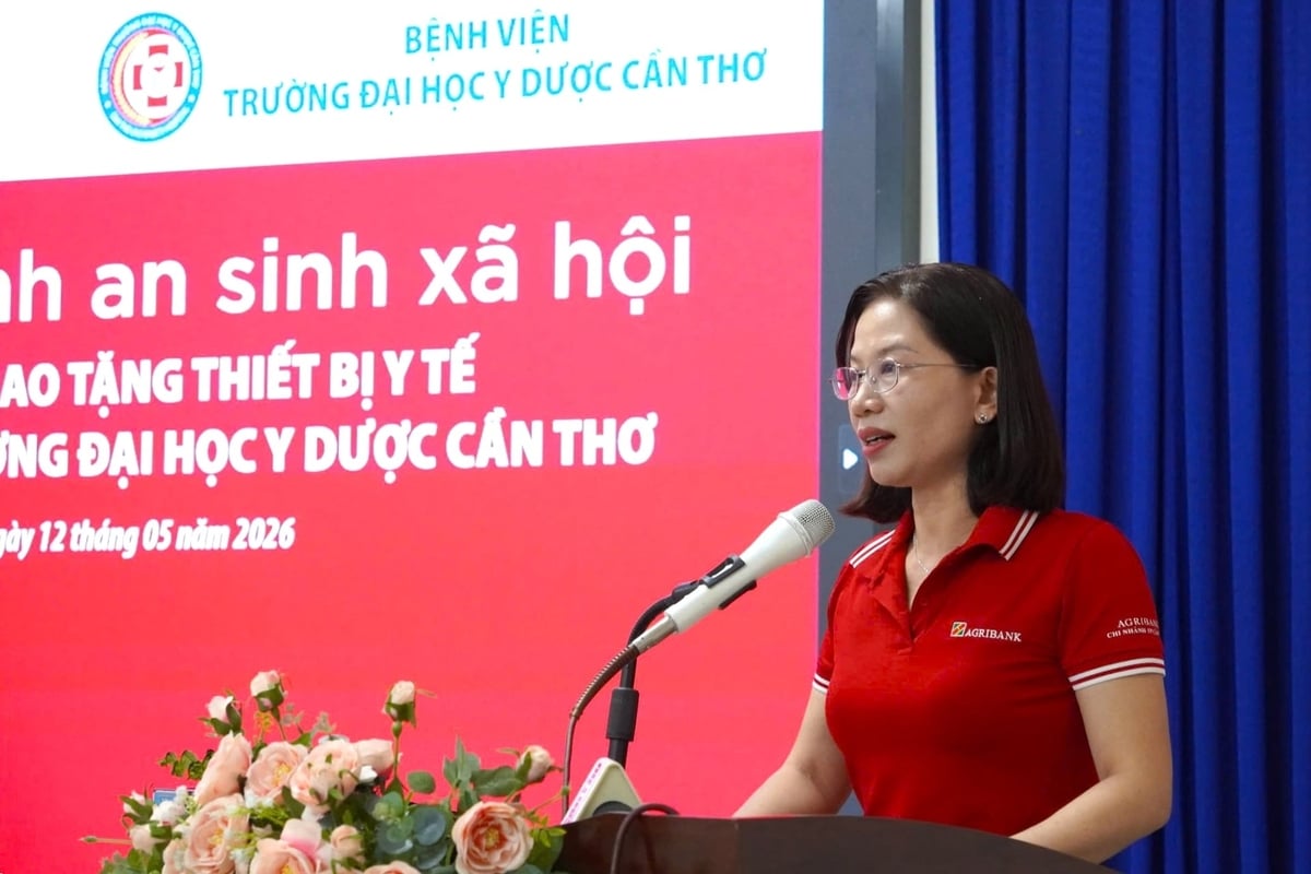 Bà Phan Thị Minh Thư - Phó Giám đốc Agribank chi nhánh Cần Thơ cho biết, sẽ tiếp tục đồng hành cùng Bệnh viện Đại học Y Dược Cần Thơ trong các hoạt động vì cộng đồng. Ảnh: Minh Khương.