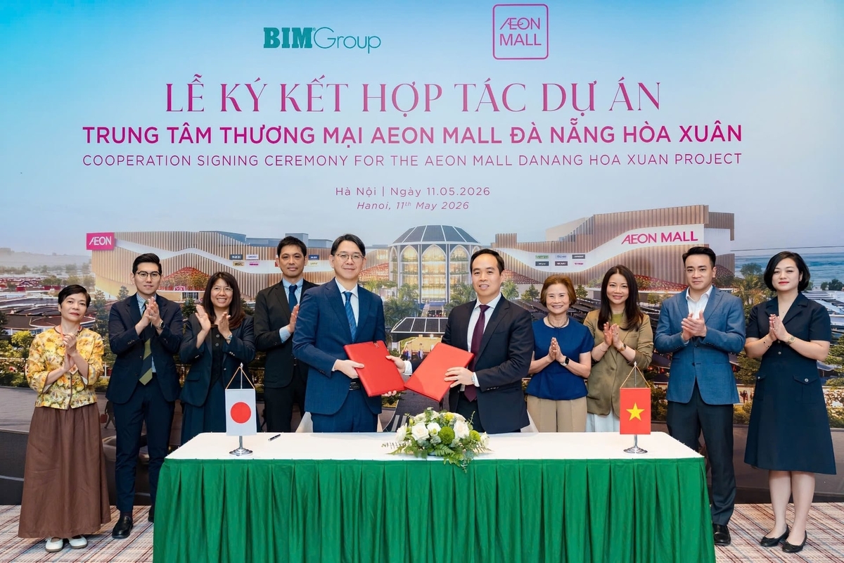 Ông Isobe Daisuke - Tổng Giám đốc AEONMALL Việt Nam và ông Đoàn Quốc Huy - Chủ tịch, Tổng Giám đốc BIM Group tại Lễ ký kết Hợp tác Dự án Trung tâm Thương mại AEON MALL Đà Nẵng Hòa Xuân. Ảnh: Thu Thủy.