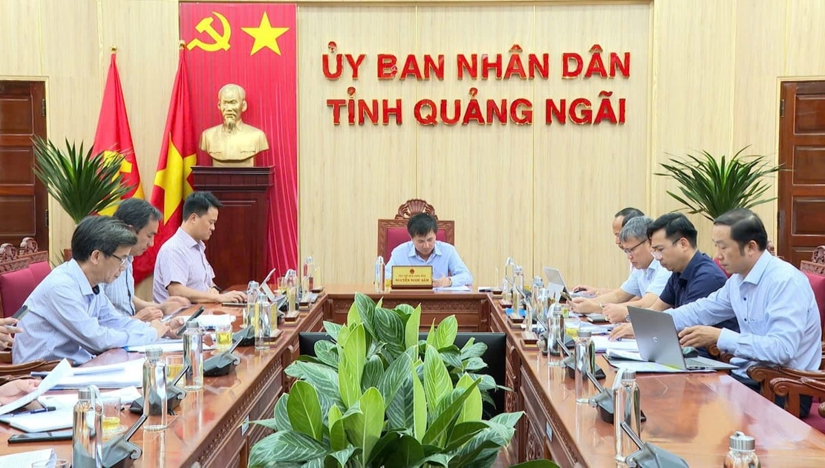 Quang cảnh cuộc họp về quy định thẩm quyền quyết định miễn, giảm tiền sử dụng đất ở đối với người có công. Ảnh: V.H.