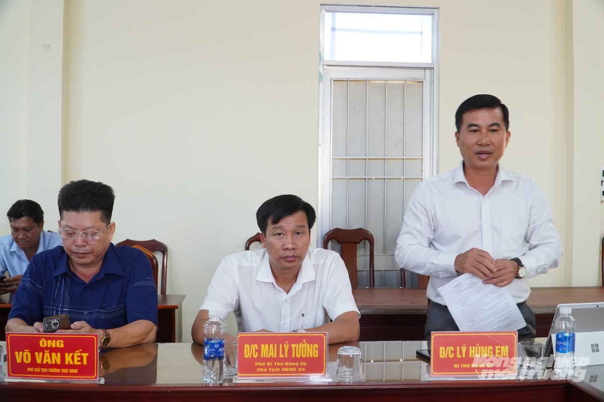 Lãnh đạo Đảng ủy - UBND xã Hòa An chủ trì Hội nghị liên kết sản xuất và bao tiêu lúa trên địa bàn xã. Ảnh: Kim Anh.