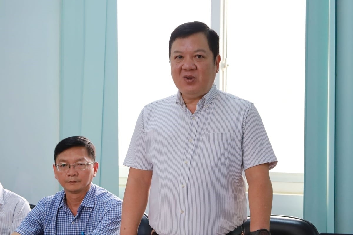 Dr. Phan Viet Ha, Deputy Director of WASI, delivered a report at the working session. Photo: Phuong Chi.
