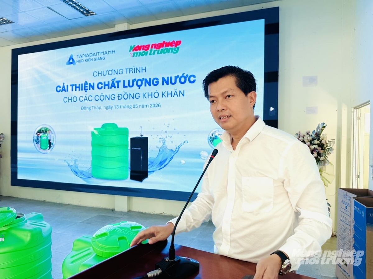 Ông Lê Văn Sơn - Tổng Giám đốc Tổng Công ty Vật liệu xây dựng HUD Kiên Giang (Tập đoàn Tân Á Đại Thành) cho biết, chương trình hỗ trợ bồn chứa nước và máy lọc nước cho người dân ĐBSCL là hoạt động nằm trong chiến lược an sinh xã hội nhiều năm qua của Tập đoàn.