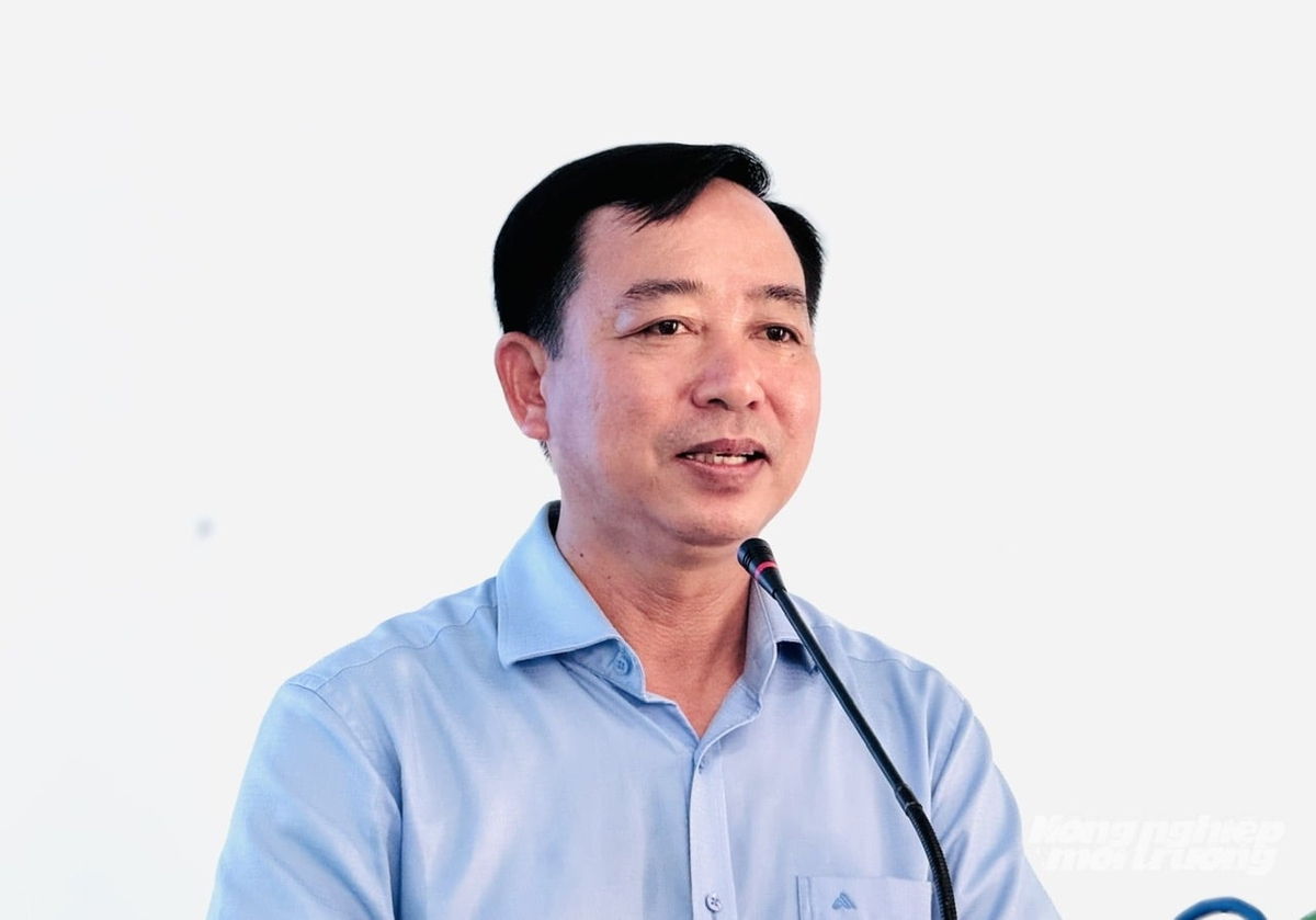 Ông Nguyễn Ngọc Thắng - Trưởng Văn phòng Đồng bằng sông Cửu Long, Báo Nông nghiệp và Môi trường chia sẻ rằng, bản thân ông và đội ngũ thực hiện chương trình rất xúc động khi được trực tiếp trao những phần quà thiết thực đến người dân vùng sâu. Ảnh: Lê Hoàng Vũ.