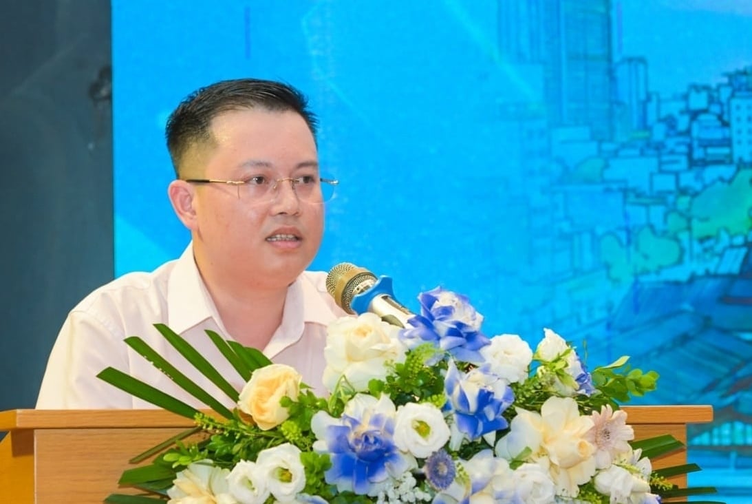 Nhà báo Lê Hà Thanh Ngọc, Phó Tổng Biên tập Tạp chí Năng lượng Mới/PetroTimes phát biểu tại Tọa đàm. Ảnh: Petrotimes.