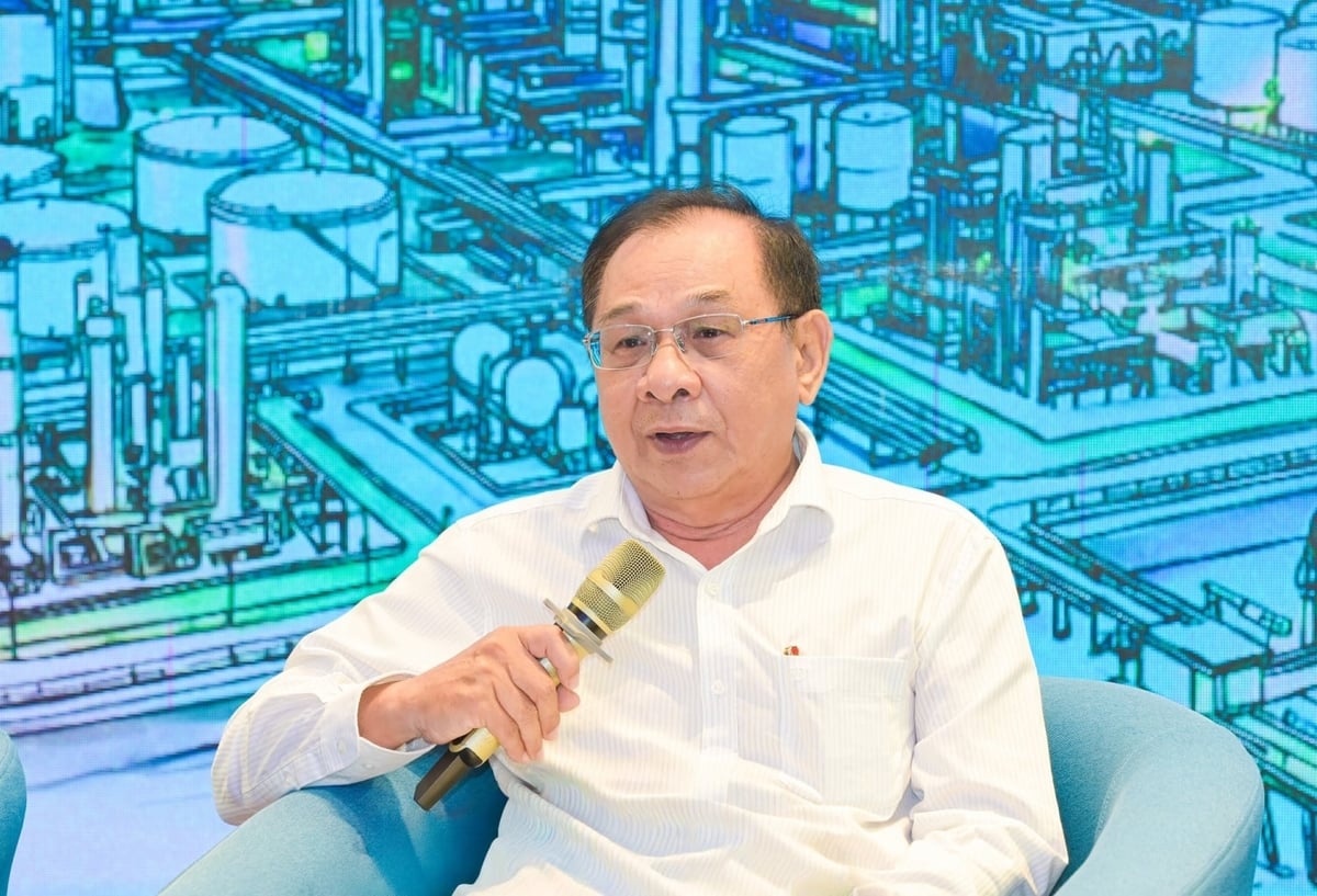 TSKH Trần Quang Thắng, Viện trưởng Viện Kinh tế và Quản lý TP. Hồ Chí Minh cho rằng, thành phố phải 'tấn công vào những điểm cốt lõi'. Trước hết là đổi mới mô hình tăng trưởng theo hướng dựa trên 3 động lực chính gồm tài chính, công nghệ và logistics thông minh. Ảnh: Petrotimes.