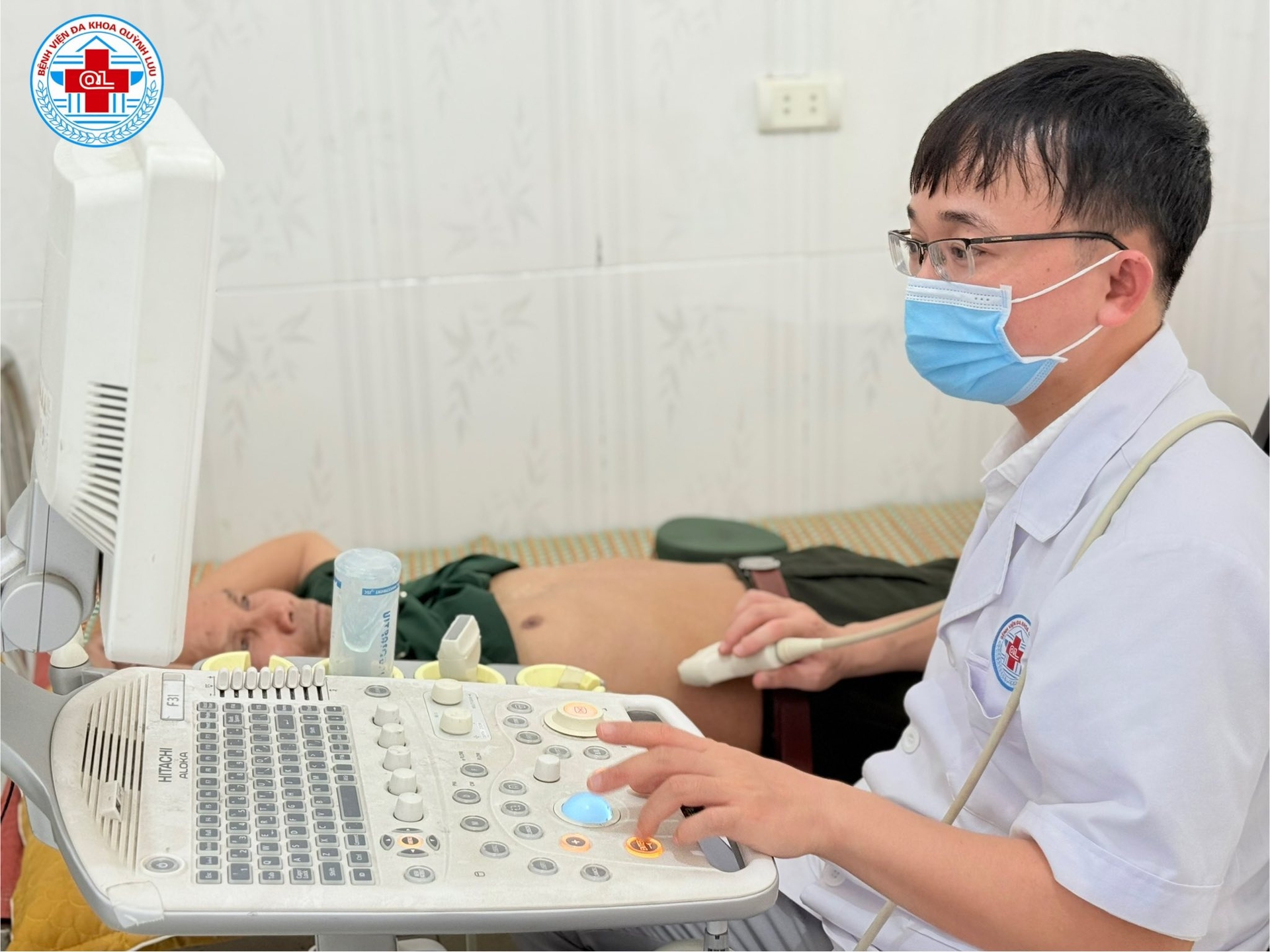 Người dân được siêu âm, kiểm tra sức khỏe tổng quát nhằm phát hiện sớm và điều trị kịp thời các bệnh lý. Ảnh: Hữu Tình.