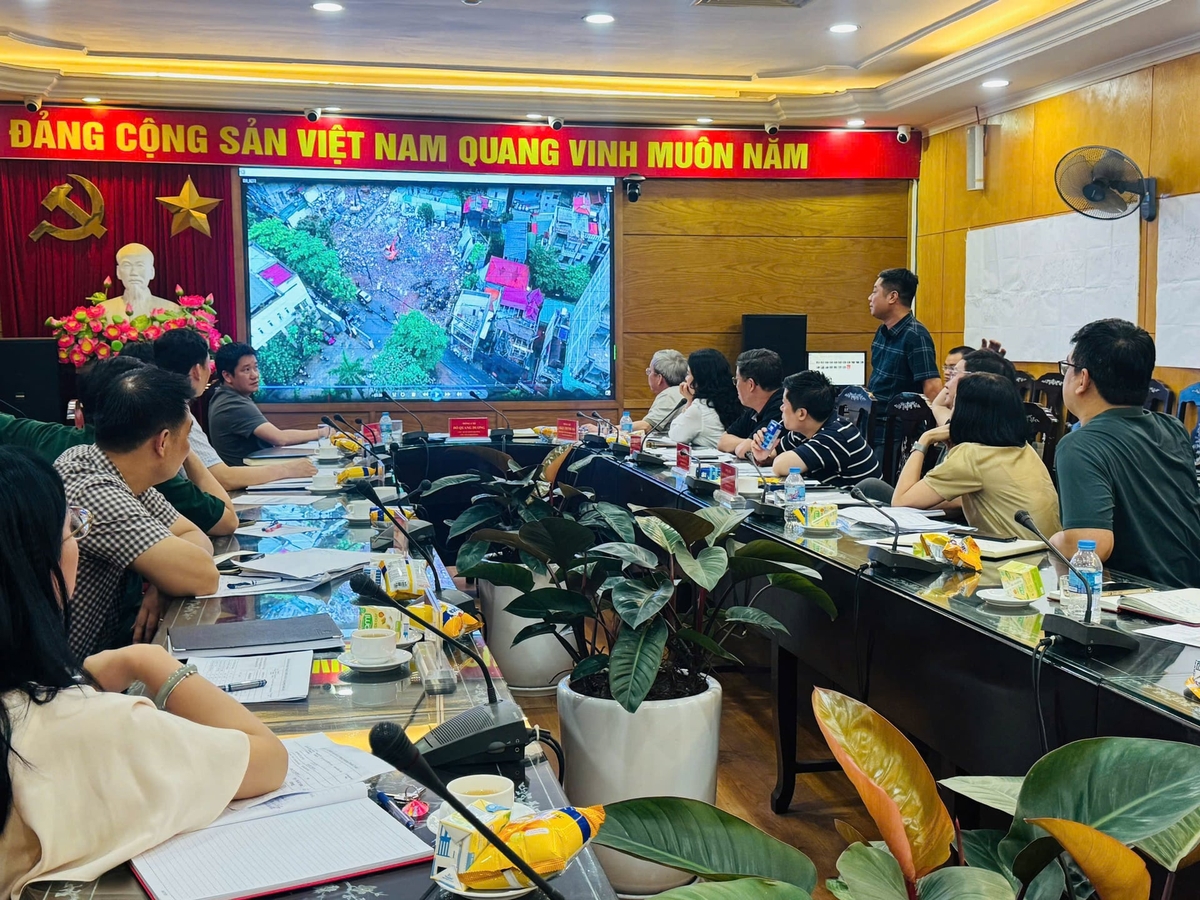 Trong những ngày này, ánh đèn công sở tại trụ sở UBND phường Thanh Xuân luôn sáng vì tiến độ dự án. Ảnh: Quyết Thắng.