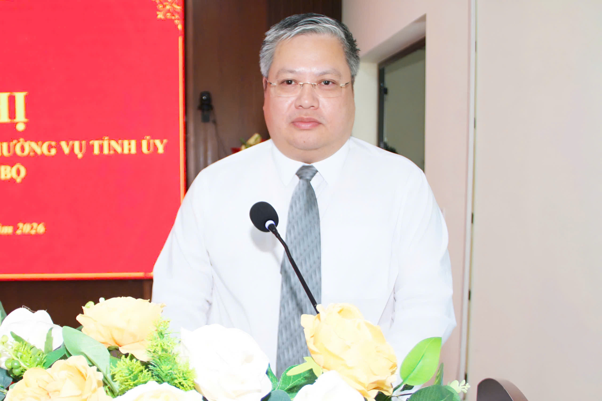 Tân Bí thư Đảng ủy phường Chiềng Cơi Phùng Kim Sơn phát biểu nhận nhiệm vụ. Ảnh: Nguyễn Nga.