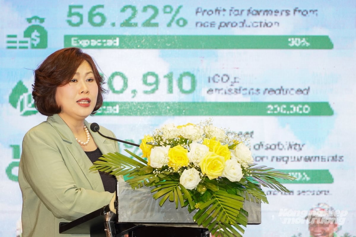 Tran Thu Ha, Director of the TRVC Project at SNV Vietnam, shared key results from crop 3. Photo: Kim Anh.