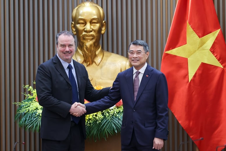 Thủ tướng Chính phủ Lê Minh Hưng tiếp Đại sứ Rick Switzer, Phó Đại diện Thương mại Hoa Kỳ. Ảnh: VGP/Nhật Bắc.