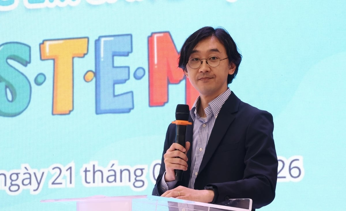 Ông Yokoyama Yu - Giám đốc Công ty TNHH Panasonic Việt Nam đánh giá cao sự sáng tạo của học sinh trong mùa thi năm nay. Ảnh: Mai Đan.