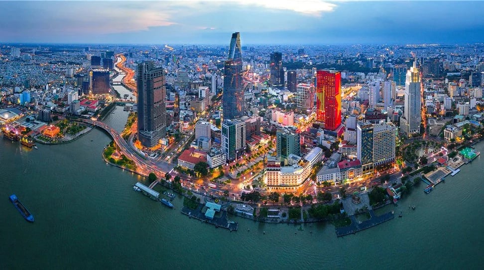 Sau hơn 50 năm xây dựng và phát triển kể từ ngày vinh dự được mang tên Chủ tịch Hồ Chí Minh, đặc biệt qua hơn 3 năm thực hiện Nghị quyết số 31- NQ/TW của Bộ Chính trị khóa XIII, TP.HCM luôn giữ vai trò trung tâm lớn về kinh tế, văn hóa, khoa học, công nghệ, đổi mới sáng tạo và hội nhập quốc tế. Ảnh: TL.