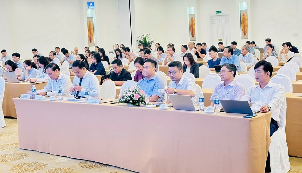 Tham dự Hội nghị có đại diện lãnh đạo Sở Nông nghiệp và Môi trường TP.HCM và UBND các phường, xã; các doanh nghiệp, chủ mỏ đang hoạt động khoáng sản trên địa bàn thành phố. Ảnh: Ban tổ chức.