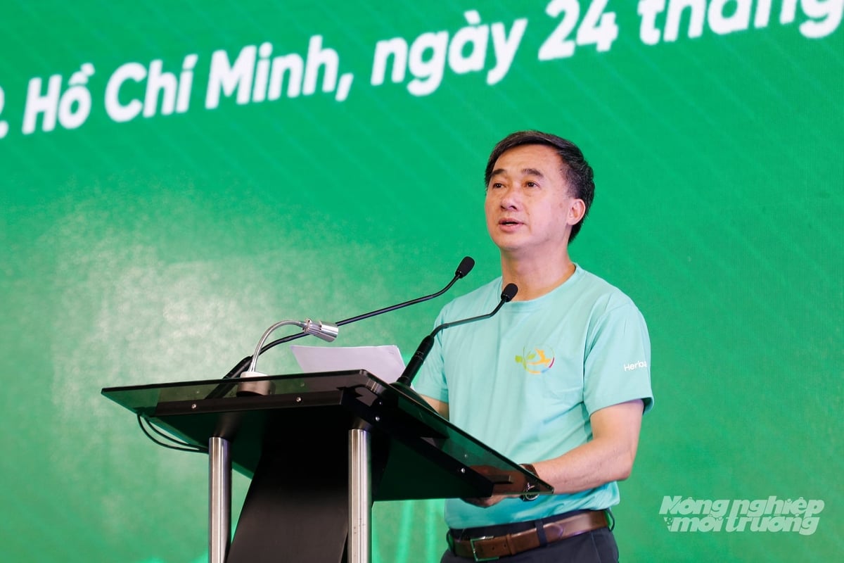 Thứ trưởng Bộ Y tế Trần Văn Thuấn phát biểu khai mạc. Ảnh: Nguyễn Thủy.