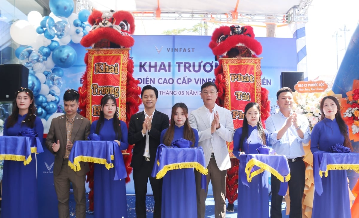 Khai trương đại lý xe máy điện cao cấp VinFast Tràng Tiền. Ảnh: Văn Dinh.
