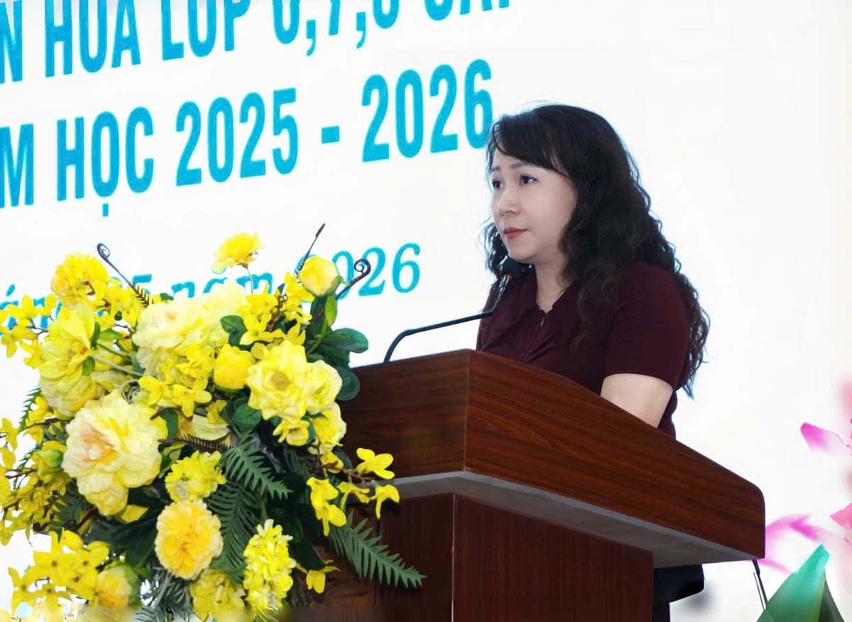 Bà Lê Thị Thu Hà, Phó Chủ tịch UBND phường Giảng Võ phát biểu tại buổi lễ. Ảnh: Mai Đan.