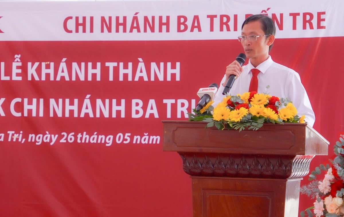 Ông Phan Minh Châu - Giám đốc Agribank Chi nhánh Bến Tre phát biểu tại buổi lễ. Ảnh: Minh Khương.