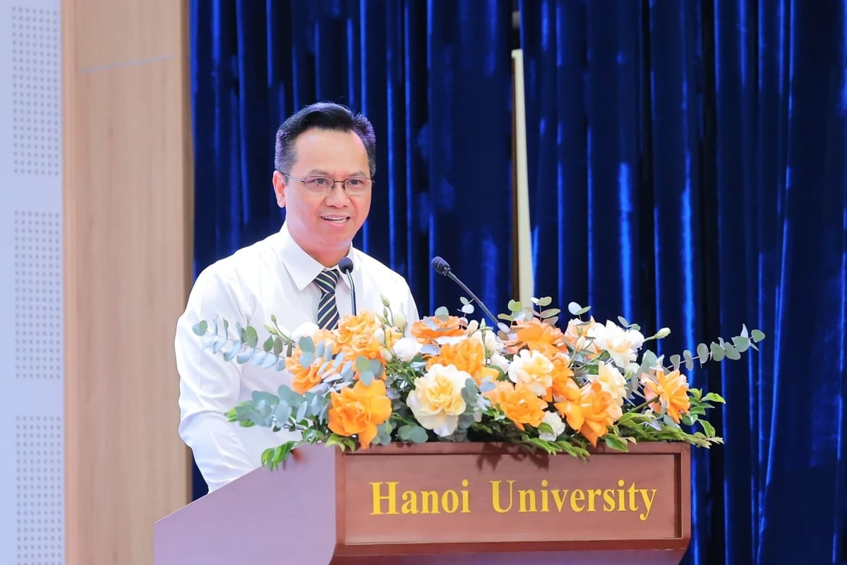 TS. Nguyễn Tiến Dũng - Phó Hiệu Trưởng, Chủ tịch Công đoàn Trường Đại học Hà Nội phát biểu tại tọa đàm.