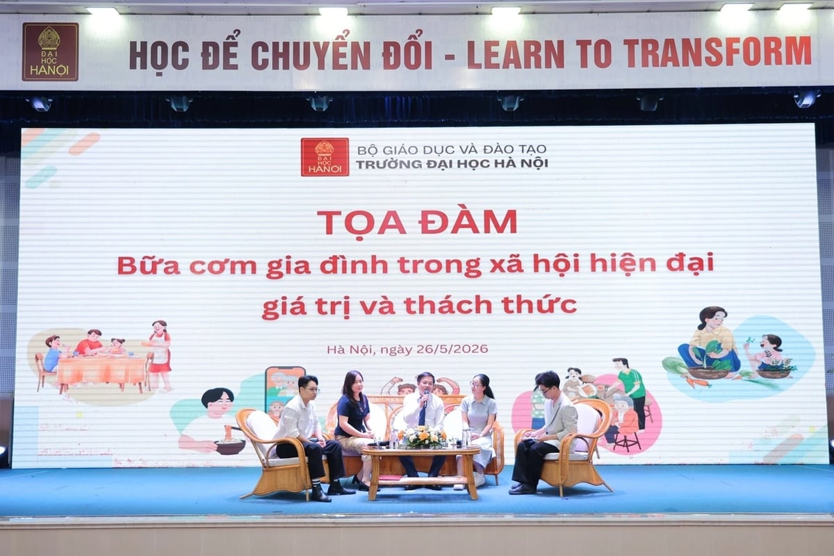 Nhà báo Hồ Minh Chiến - Tổng Biên tập Tạp chí Gia đình Việt Nam chia sẻ tại tọa đàm.