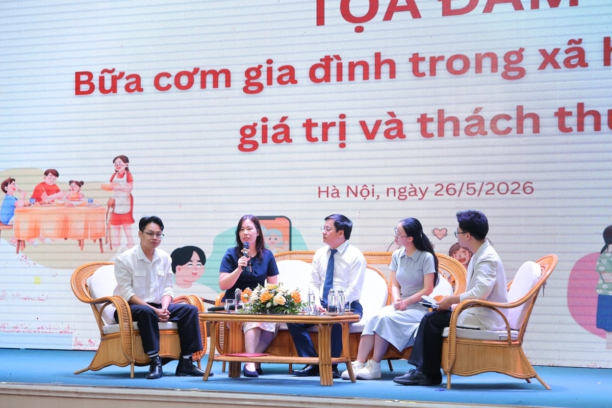 TS. Nguyễn Thị Như - Trưởng khoa Giáo dục Chính trị, Trường Đại học Hà Nội chia sẻ tại tọa đàm.