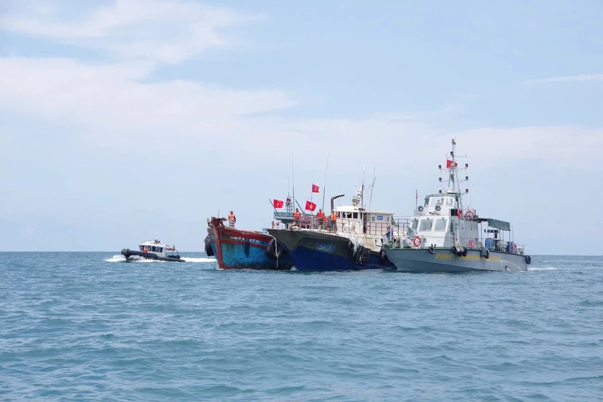 Trong ảnh là vụ 2 tàu cá gặp nạn được Bộ đội Biên phòng TP Hải Phòng cứu hộ đầu tháng 5 vừa qua. Ảnh: Xuân Chính.