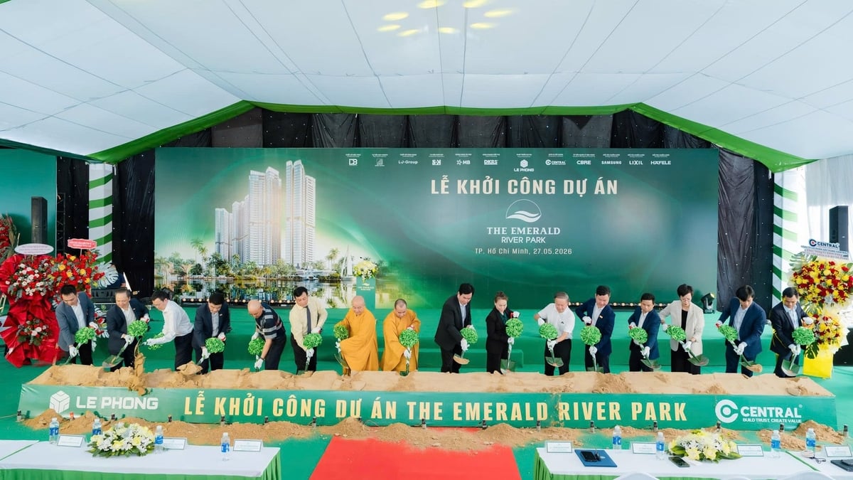 Đại diện Tập đoàn Lê Phong cùng các đại biểu thực hiện nghi thức khởi công dự án The Emerald River Park. Ảnh: Tập đoàn Lê Phong.