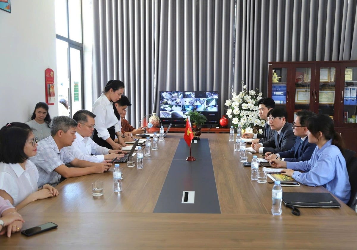 Quang cảnh buổi làm việc. Ảnh: Hoàng Phong.