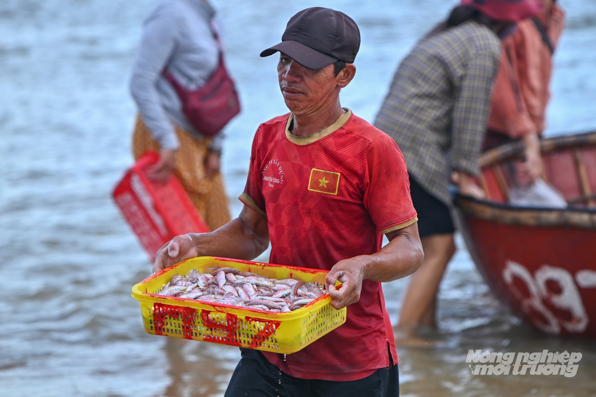 Những món quà từ biển dành cho những người đứng ra bảo tồn biển ở Tam Tiến. Ảnh: Tùng Đinh.