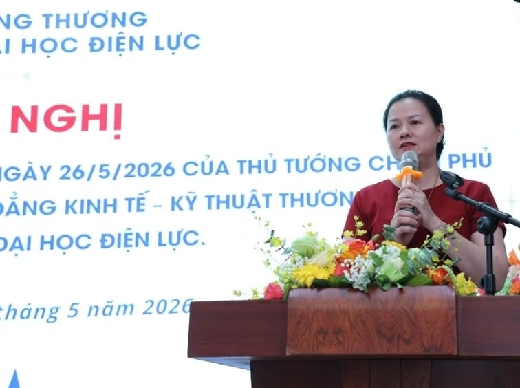 Bà Nguyễn Thị Thanh Mai, Phó Hiệu trưởng phụ trách Trường Cao đẳng Kinh tế - Kỹ thuật Thương mại phát biểu. Ảnh: EPU. 