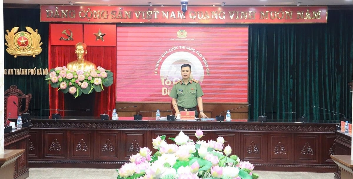 Đại tá Nguyễn Ngọc Quyền - Phó Giám đốc Công an TP Hà Nội phát biểu tại cuộc họp. Ảnh: Công an TP Hà Nội.