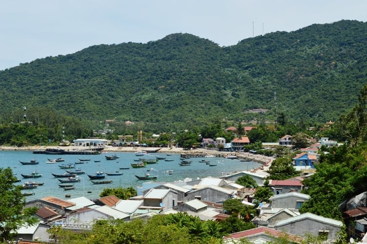 Cù Lao Chàm nhìn từ trên cao, nơi đang phát triển mô hình kinh tế biển xanh gắn với bảo tồn hệ sinh thái. Ảnh: L.A.