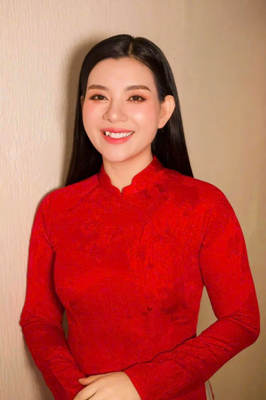 Ca sĩ Bùi Lê Mận thể hiện các ca khúc: 'Lời biển', 'Xa khơi'. Ảnh: NVCC.