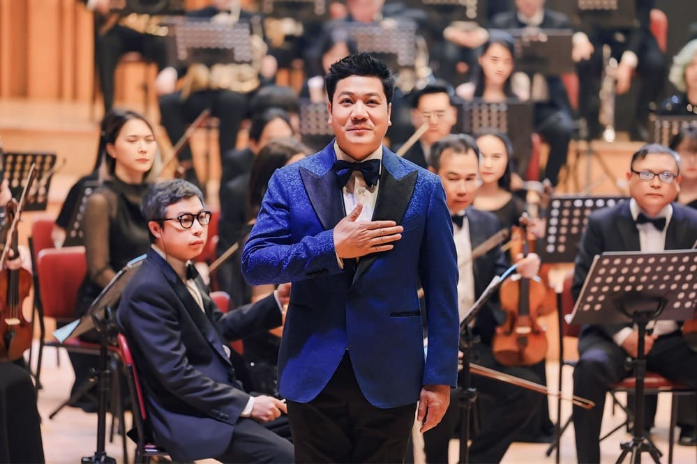 NSND Quốc Hưng vốn nổi tiếng với giọng hát đầy, dày, sâu nặng và truyền cảm. Ảnh: NVCC.