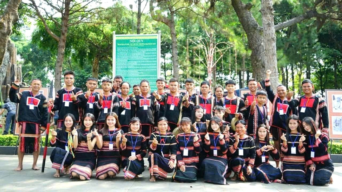 Trước một buổi biểu diễn cồng chiêng cuối tuần tại Quảng trường Đại Đoàn Kết (phường Pleiku, Gia Lai). Ảnh: CCCT. 
