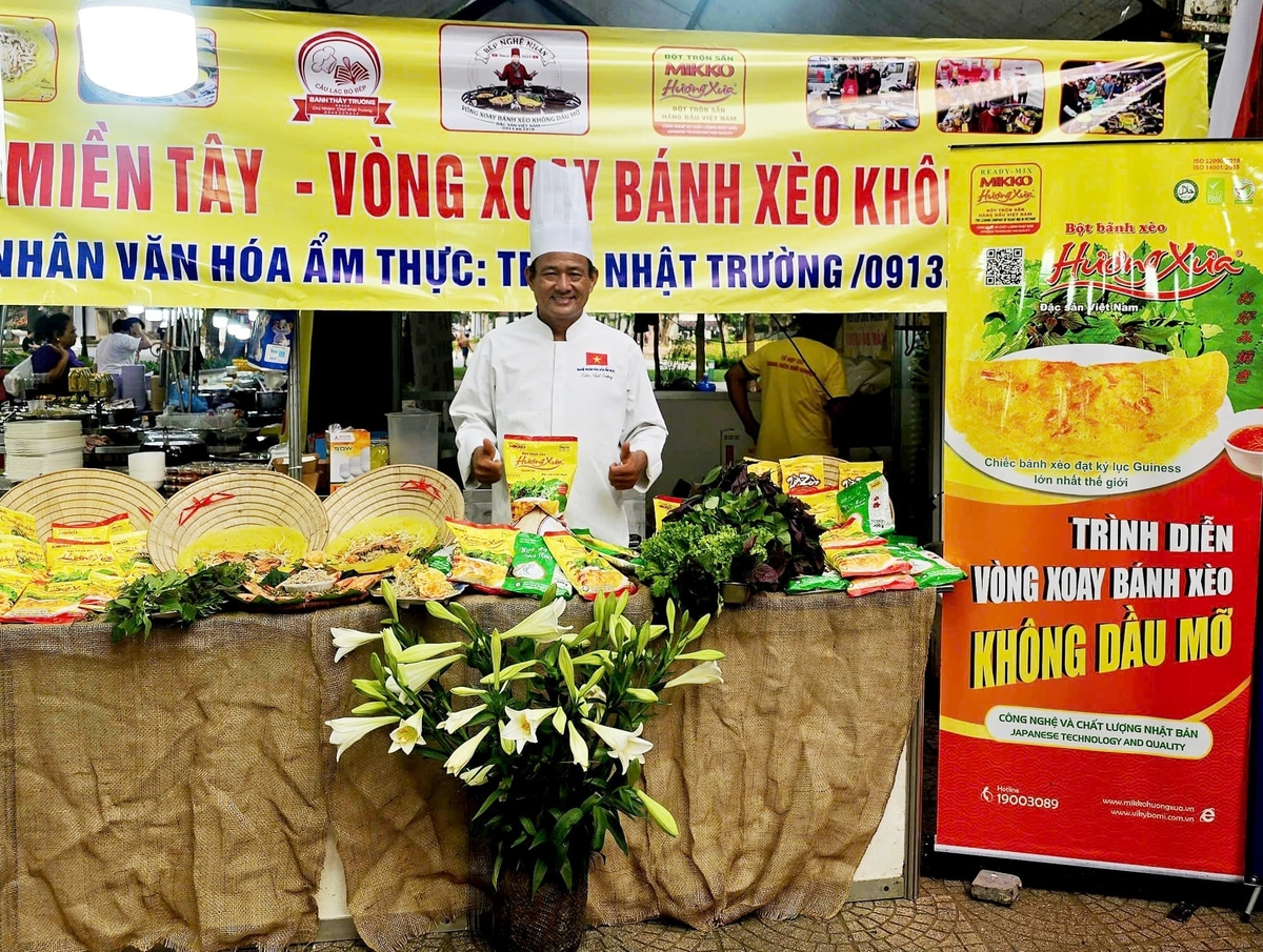 Nghệ nhân ẩm thực Trần Nhật Trường được mệnh danh là 'bàn tay vàng' trong nghệ thuật ẩm thực dân gian. Ảnh: NVCC.