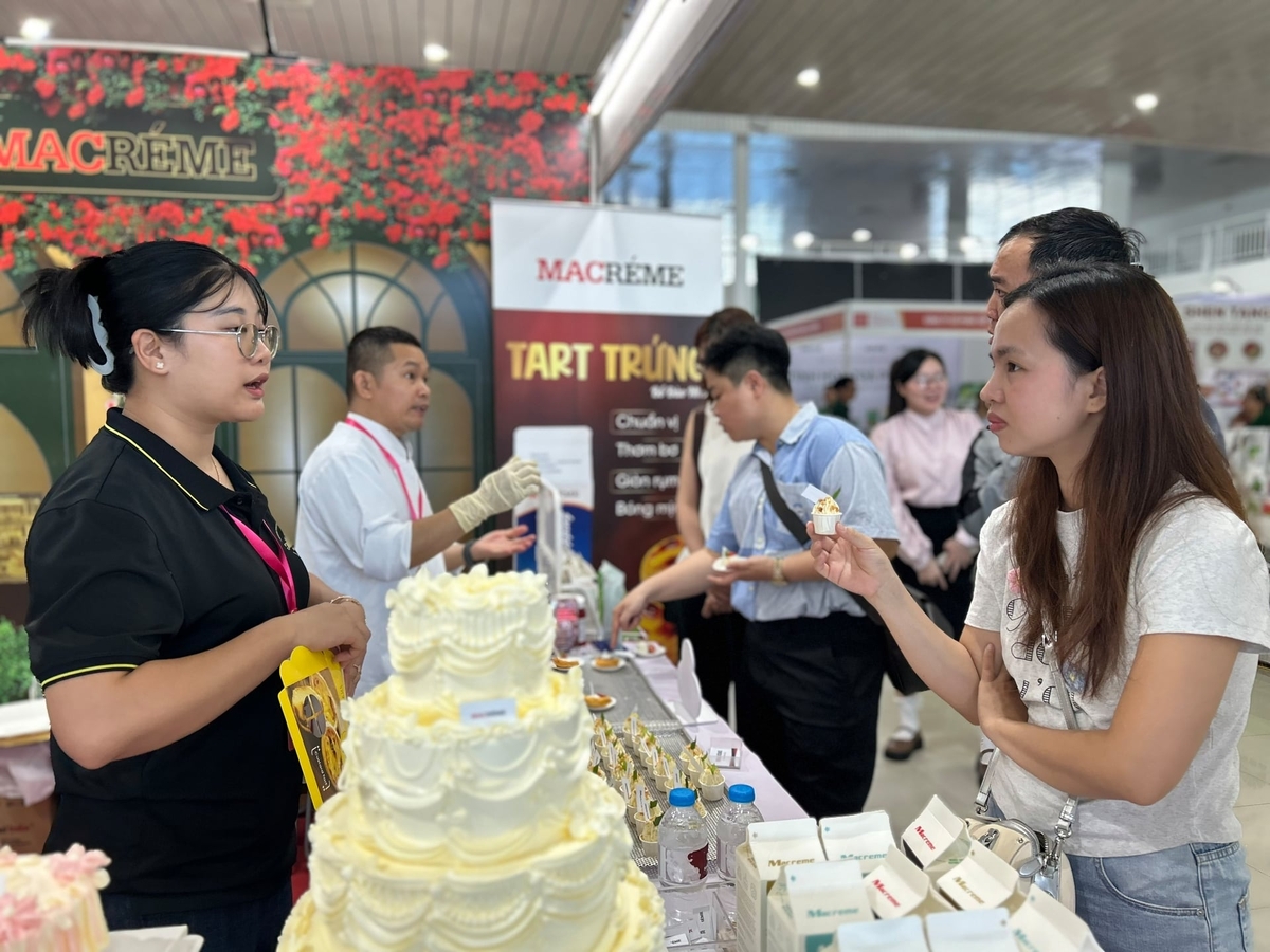 Không gian triển lãm Food & Drink Show Đà Nẵng 2026 thu hút đông đảo doanh nghiệp và khách tham quan. Ảnh: L.A.