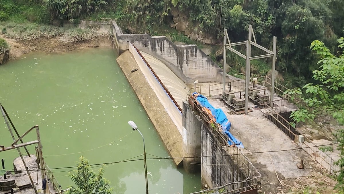 Các thiết bị đều han gỉ. Ảnh: Đà Giang. 