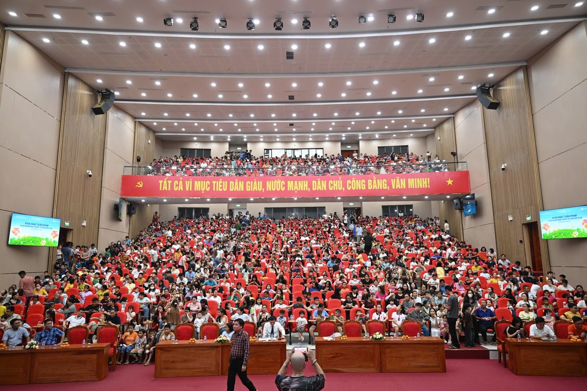 Lễ khai mạc thu hút đông đảo các em học sinh, sinh viên trên địa bàn. Ảnh: Thanh Ngọc.