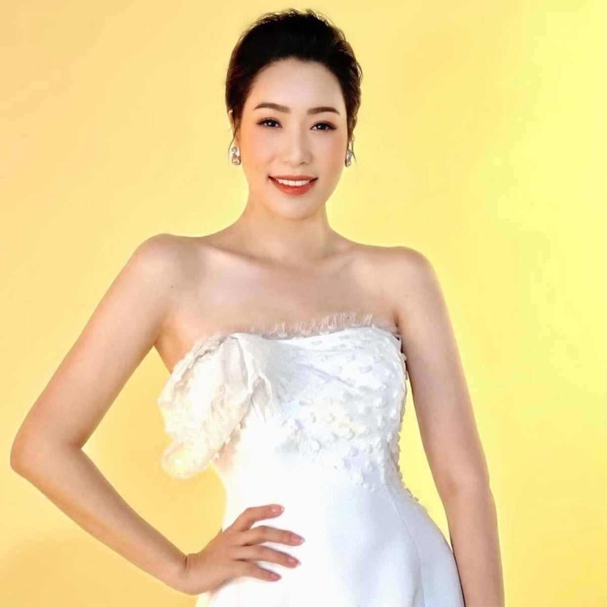 Người đẹp Trịnh Kim Chi nhận danh hiệu á hậu từ cuộc thi Hoa hậu Việt Nam năm 1994. Ảnh: TL