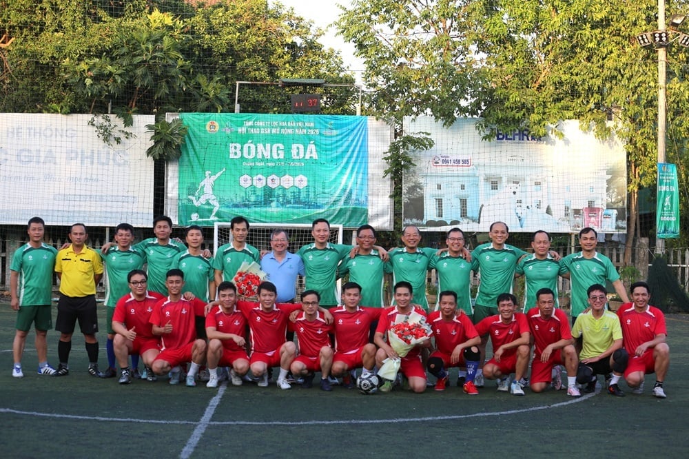 Trận giao hữu giữa Ban lãnh đạo Tổng Công ty và các tổ chức đoàn thể BSR. Ảnh: BSR.