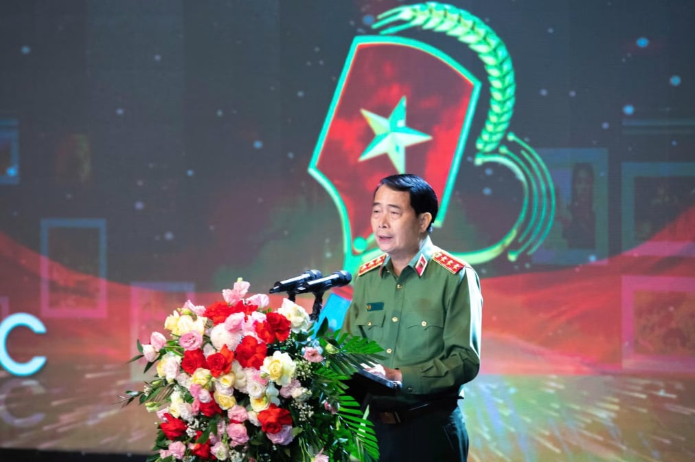 Thượng tướng Lê Quốc Hùng - Thứ trưởng Bộ Công an phát biểu chỉ đạo tại buổi lễ. Ảnh: Báo CAND.