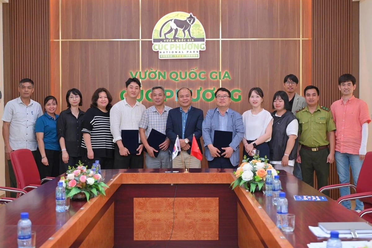 Đại diện các bên của Việt Nam và Hàn Quốc chụp ảnh lưu niệm. Ảnh: Cúc Phương.
