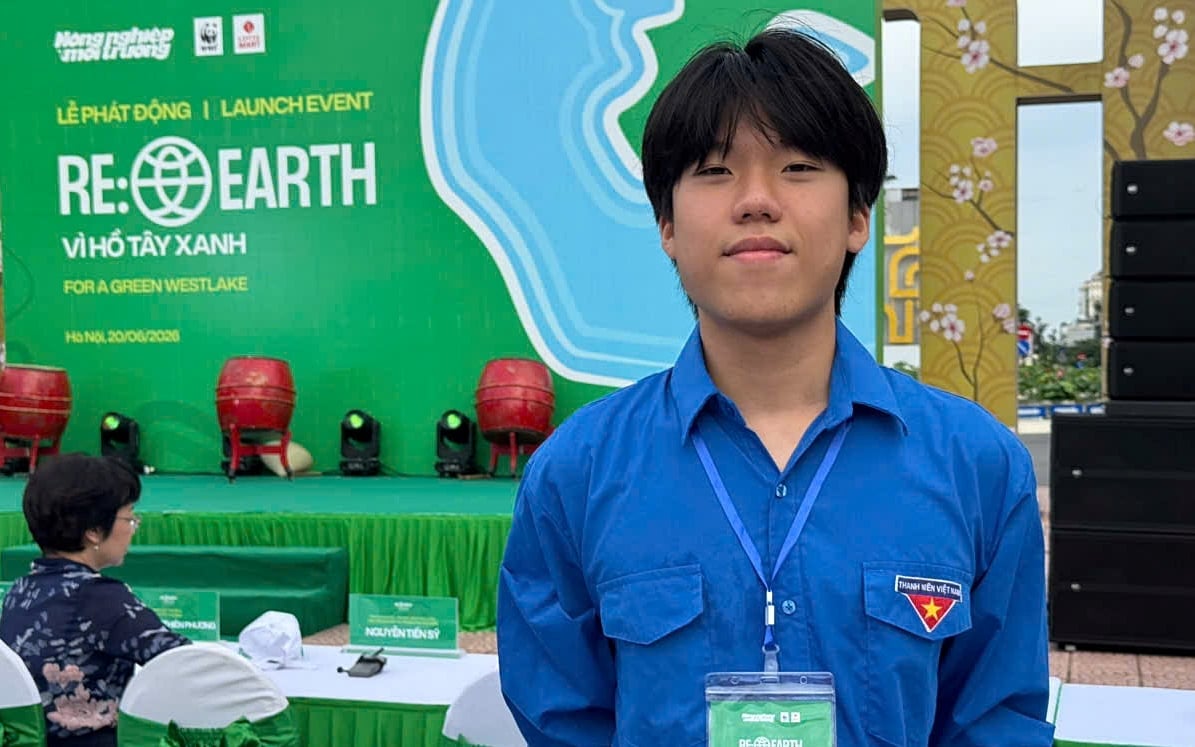 Liêm Quốc Bảo, 18 tuổi, thanh niên tình nguyện phường Tây Hồ. Ảnh: Linh Linh.