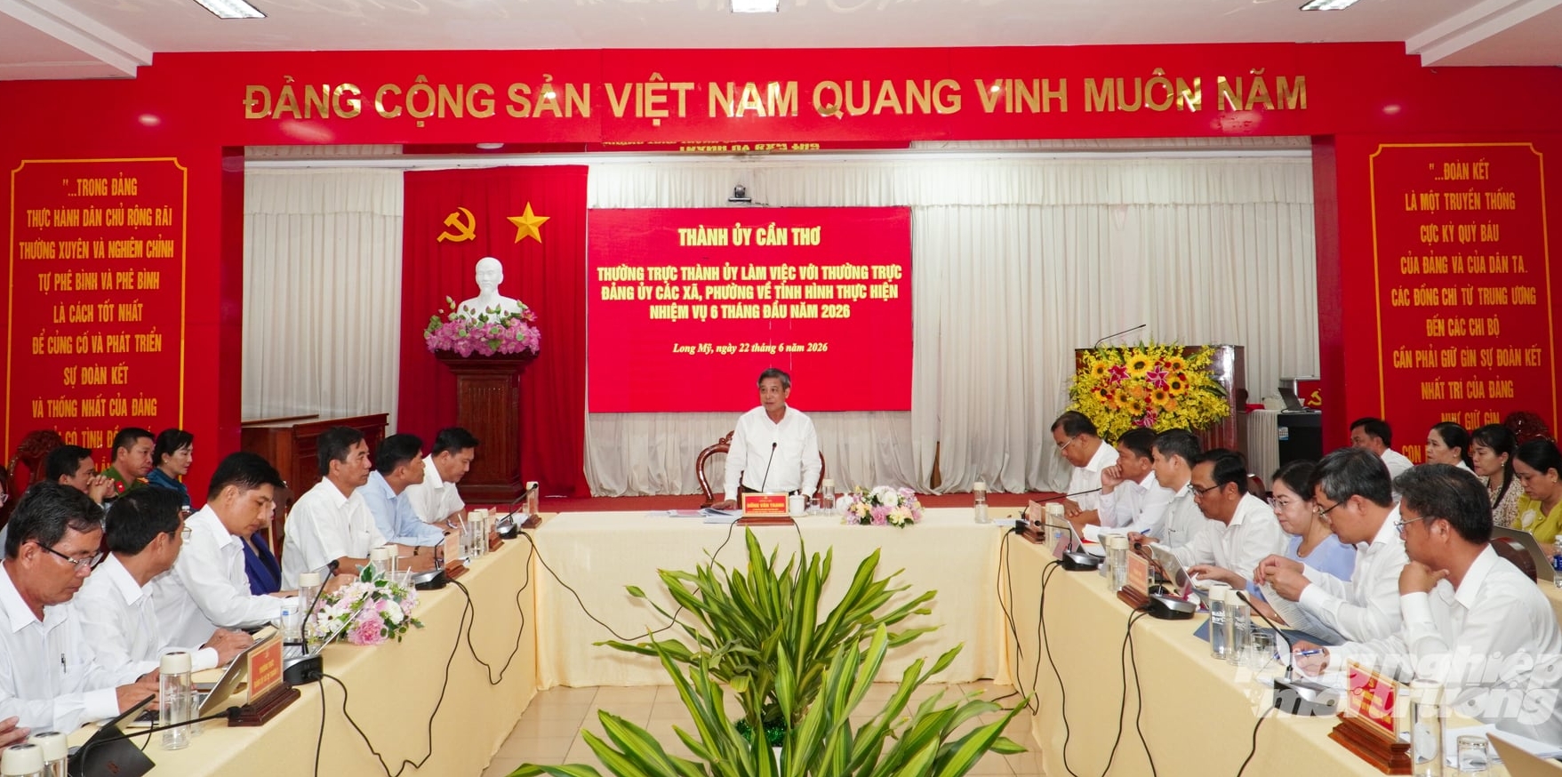 Quang cảnh buổi làm việc của Thường trực Thành ủy Cần Thơ với các địa phương về tình hình thực hiện nhiệm vụ 6 tháng đầu năm 2026. Ảnh: Văn Vũ.